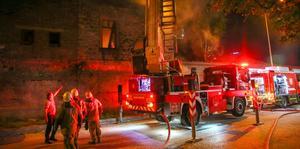 İzmir'de tarihi binada çıkan yangın söndürüldü