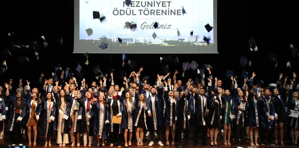 Uşak Üniversitesinden 6 bin öğrenci mezun oldu