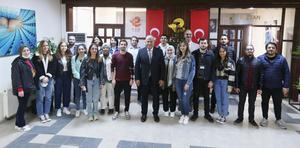 Adnan Menderes Üniversitesi (ADÜ) Tıp Fakültesi 6’ncı sınıf (intern) öğrencileri, halk sağlığı stajları kapsamında Efeler Belediyesi’ne ziyaret gerçekleştirdi.