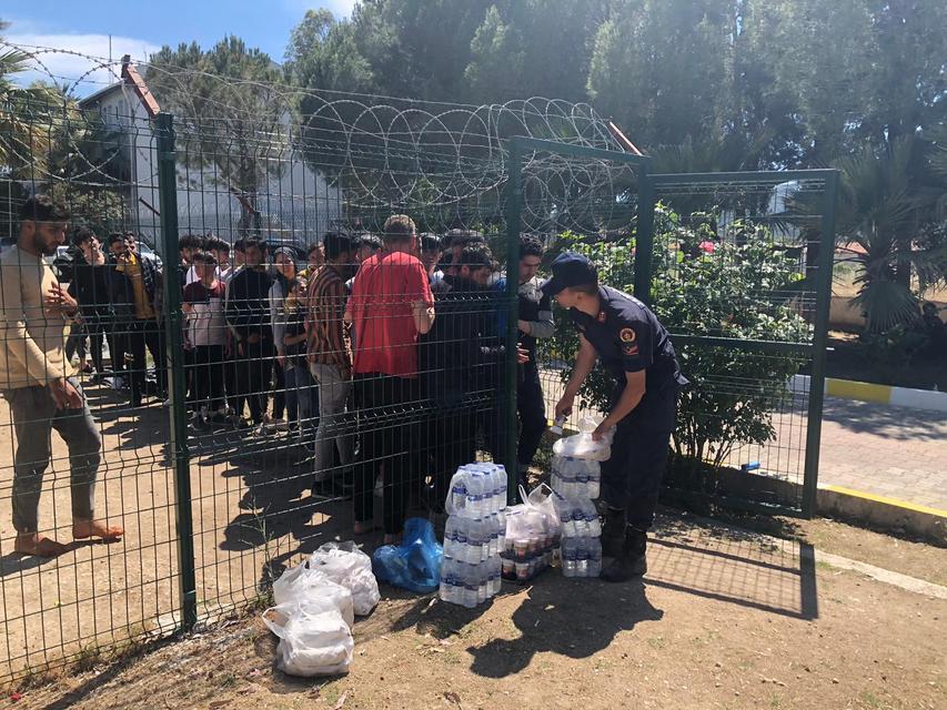 İzmir'de yasa dışı geçişle mücadele sürüyor
