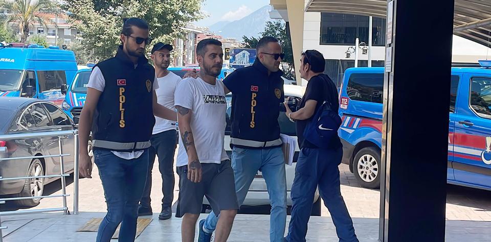 Antalya'daki silahlı kavgada aranan 4 şüpheliden biri yakalandı
