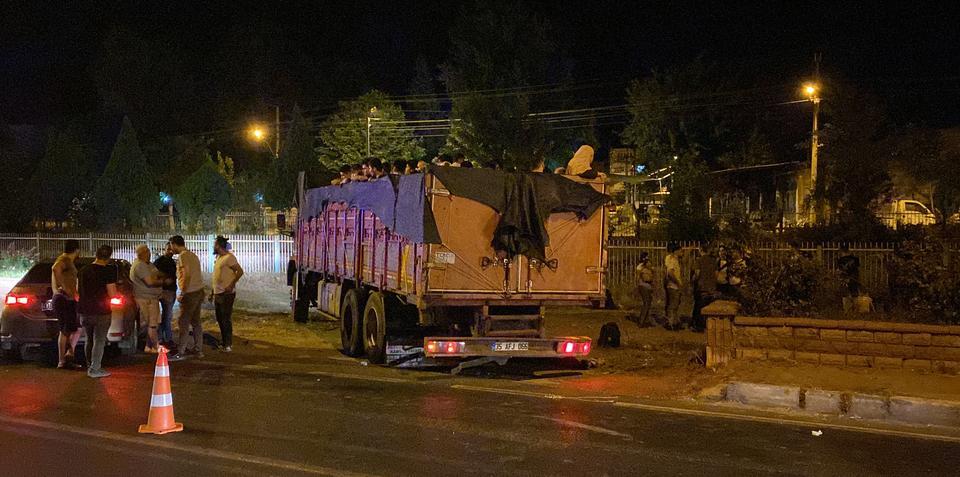 Aydın'da kamyon kasasında 70 düzensiz göçmen yakalandı