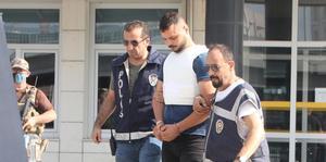 Antalya'da evinin önündeki kişiyi silahla öldürdüğü ileri sürülen zanlı tutuklandı