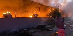 Aydın'da su şişeleme tesisinde çıkan yangında hasar oluştu