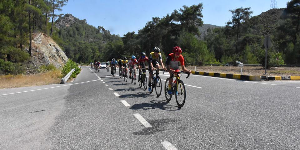 15 Temmuz Şehitlerini Anma Ulusal Bisiklet Yol Yarışı yapıldı