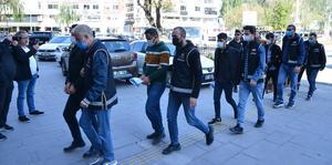 Yazar Ergün Poyraz'ı darbettikleri öne sürülen 6 şüpheli adliyeye gönderildi