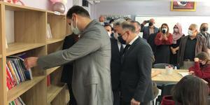 Aydın'ın Germencik ilçesinde "Kütüphanesiz okul kalmayacak" projesi kapsamında bir okulda kütüphane açıldı. ( Necip Uyanık - Anadolu Ajansı )