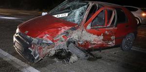 Uşak'ta iki otomobil çarpıştı, 3 kişi yaralandı