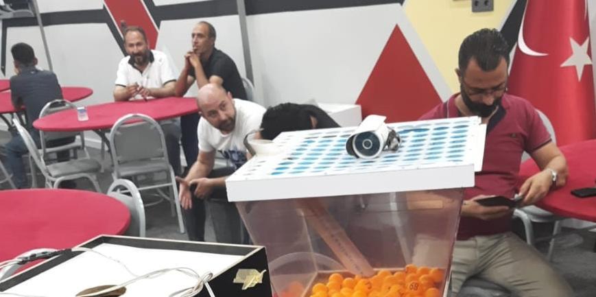 İzmir'de kumar oynarken yakalanan 239 kişiye para cezası kesildi