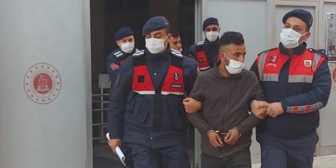 İzmir'de suçüstü yakalanan hırsızlık zanlısı 2 kişi tutuklandı