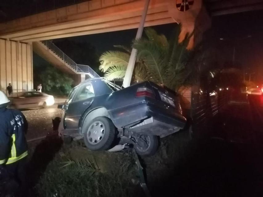 Alanya'da aydınlatma direğine çarpan otomobilin sürücüsü öldü