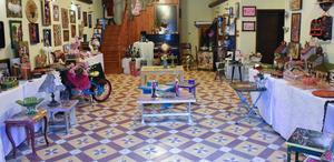 Edremit'te ahşap boyama ve ev aksesuarları sergisi açıldı