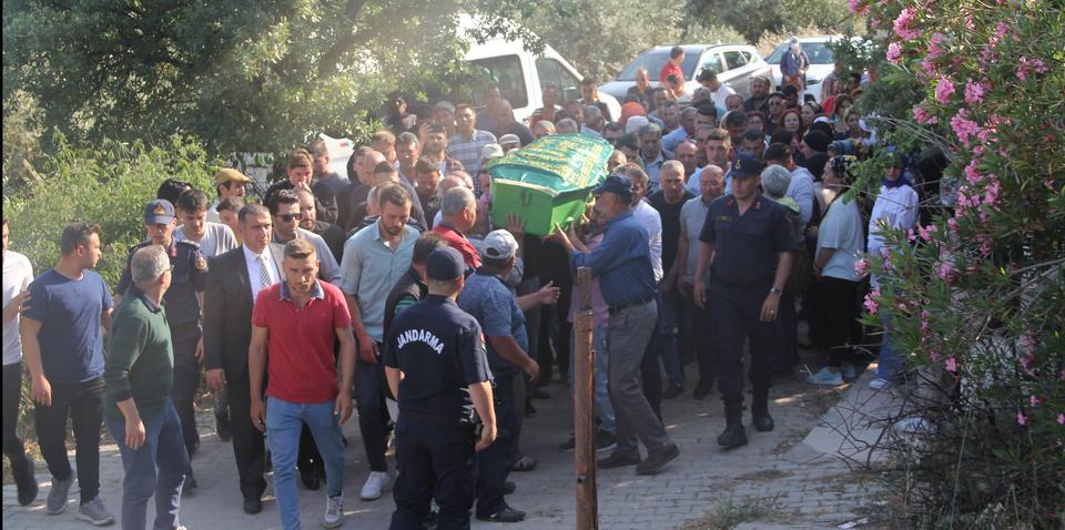 Aydın'da kocasının öldürdüğü 4 çocuk annesi kadının cenazesi defnedildi