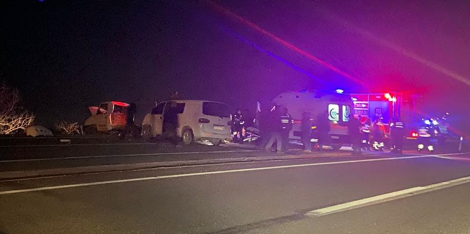 İzmir'deki trafik kazasında 1 kişi öldü, 3 kişi yaralandı