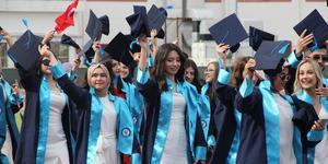 Afyon Kocatepe Üniversitesi'nden mezun olan öğrenciler için tören düzenlendi