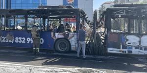 İzmir'de belediye otobüsü yandı