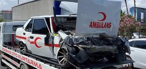 Antalya'da halk otobüsüne arkadan çarpan otomobilin sürücüsü öldü