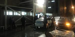 İzmir'in Karabağlar ilçesinde, damadı tarafından bıçaklanan kişi tedaviye alındı. ( Yusuf Şahbaz - Anadolu Ajansı )