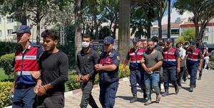 Manisa'da "yol verme" kavgasında gözaltına alınan 8 kişi tutuklandı
