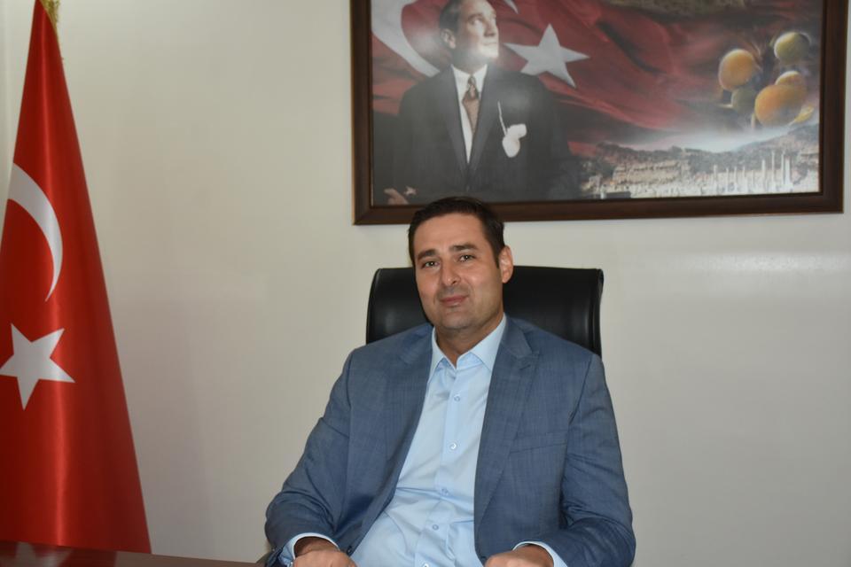 Malatya Yeşilyurt ilçesinden Germencik'e atanan Kaymakam Turgay Gülenç (51), göreve başladı. Gülenç, ilçedeki sivil toplum kuruluşları ve resmi makamlardan temsilcileri kabul etti.  ( Necip Uyanık - Anadolu Ajansı )