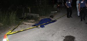 Antalya’da devrilen motosiklet sürücüsü öldü