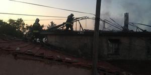 Manisa'da evde çıkan yangında baba öldü, 2 çocuğu ile eşi yaralandı