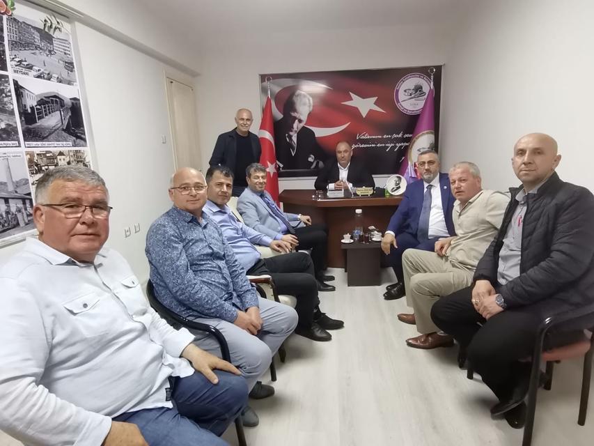 Aydın Esnaf ve Sanatkarları Odaları Birliği (AYESOB) Başkanlığına aday olan Aydın Demirciler Odası Başkanı Muhammet Ali Künkçü, Söke'de oda ziyaretlerini sürdürdü.