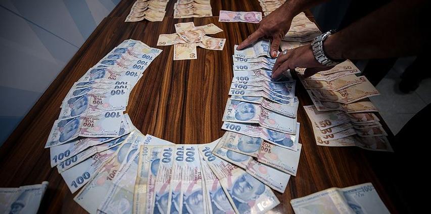 Bursa'da bir dilencinin üzerinde 16 bin 112 lira ele geçirildi. Zabıta ekiplerince yakalanan dilenciye para cezası verildi.