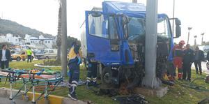 Bodrum'da kaza yapan kamyonet sürücüsü ağır yaralandı