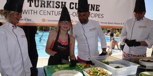 Aydın'da "Türk Mutfağı Haftası"nda İngiliz turistler kebap yaptı