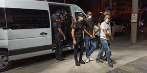 Aydın merkezli 17 ildeki otomobil dolandırıcılığı operasyonunda gözaltına alınan 7 kişiden 3'ü tutuklandı. ( Mehmet Ali Cintosun - Anadolu Ajansı )