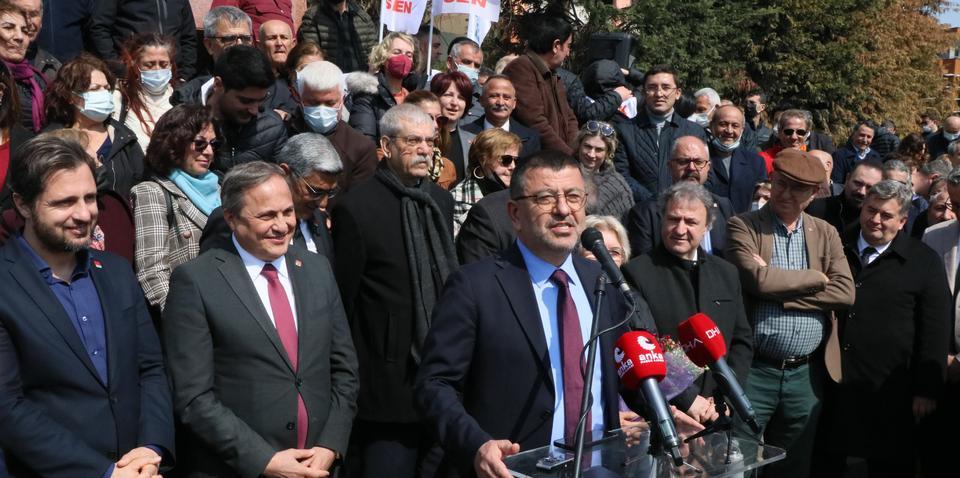 CHP Genel Başkan Yardımcıları Ağbaba ve Torun İzmir'de konuştu