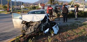 Muğla'da kamyonet ile otomobilin çarpıştığı kazada 5 kişi yaralandı
