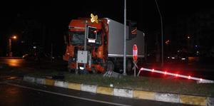 Aydın'da hemzemin geçitte trene çarpan kamyonun sürücüsü yaralandı