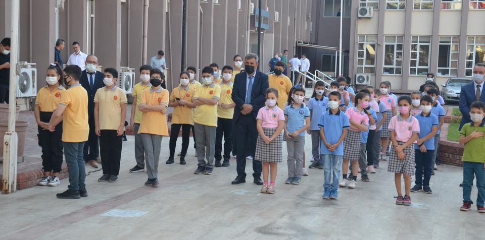 Aydın'da İlköğretim Haftası dolayısıyla tören düzenlendi. ( Gökhan Düzyol - Anadolu Ajansı )