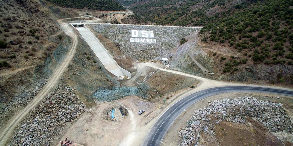 Devlet Su İşleri (DSİ) Genel Müdürlüğünün Manisa'nın Demirci ilçesinde yaptığı Güveli Barajı'nın tamamlanarak, su tutmaya başladığı bildirildi. ( Devlet Su İşleri Genel Müdürlüğü - Anadolu Ajansı )