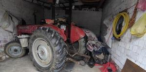 Manisa'da traktörle duvar arasında sıkışan sürücü hayatını kaybetti