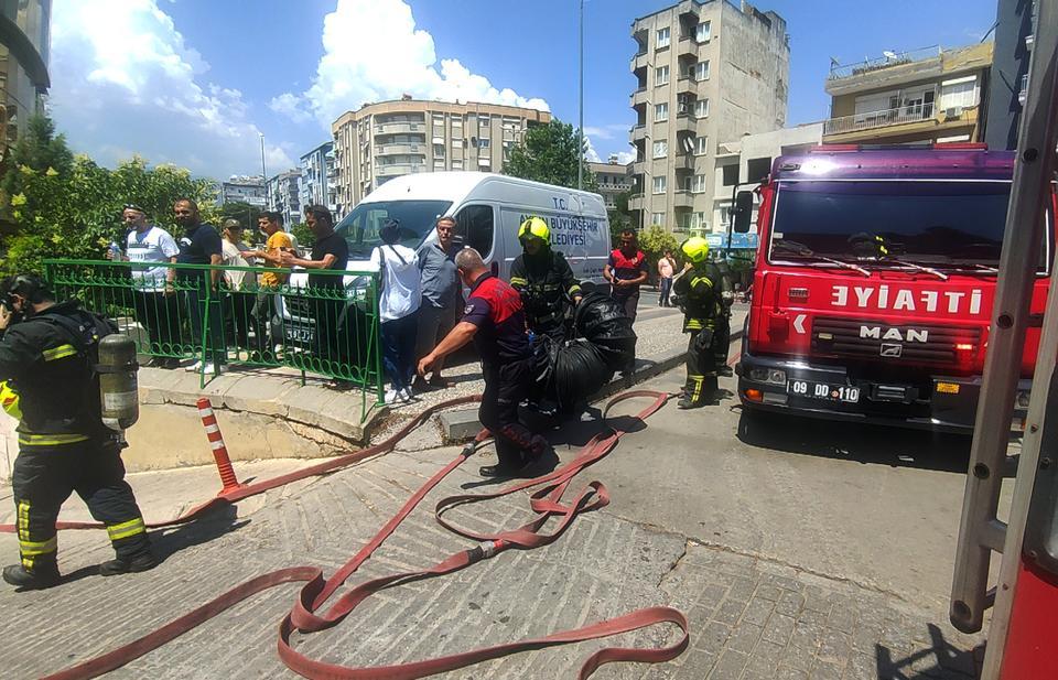 Aydın'da otoparkta çıkan yangın söndürüldü