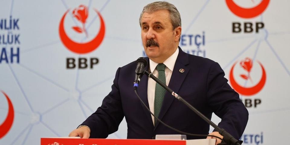 Büyük Birlik Partisi (BBP) Genel Başkanı Mustafa Destici, Denizli'de düğün salonunda düzenlenen etkinliğe katılarak konuşma yaptı. ( Büyük Birlik Partisi - Anadolu Ajansı )