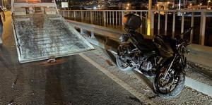 İzmir'de kamyona çarpan motosikletin sürücüsü öldü