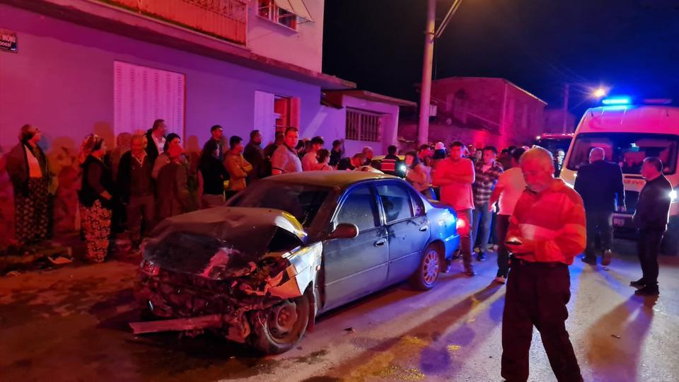 İzmir'de trafik kazasında 5 kişi yaralandı