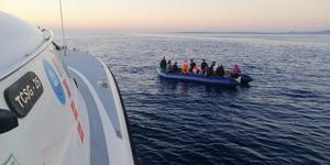 Marmaris açıklarında 54 düzensiz göçmen kurtarıldı