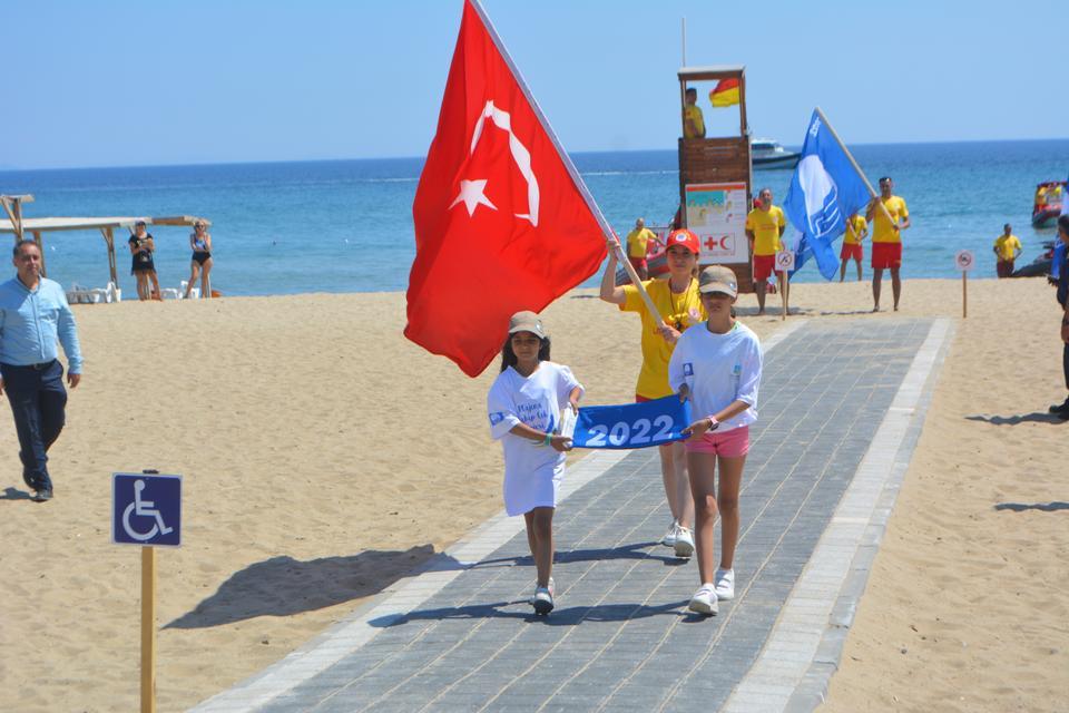 Ayvalık Vilayetler Evi Plajı'na mavi bayrak asıldı