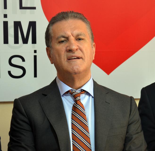 Türkiye Değişim Partisi Genel Başkanı Mustafa Sarıgül (fotoğrafta), partisinin Aydın İl Başkanlığı binasının açılışını gerçekleştirdi. ( Gökhan Düzyol - Anadolu Ajansı )
