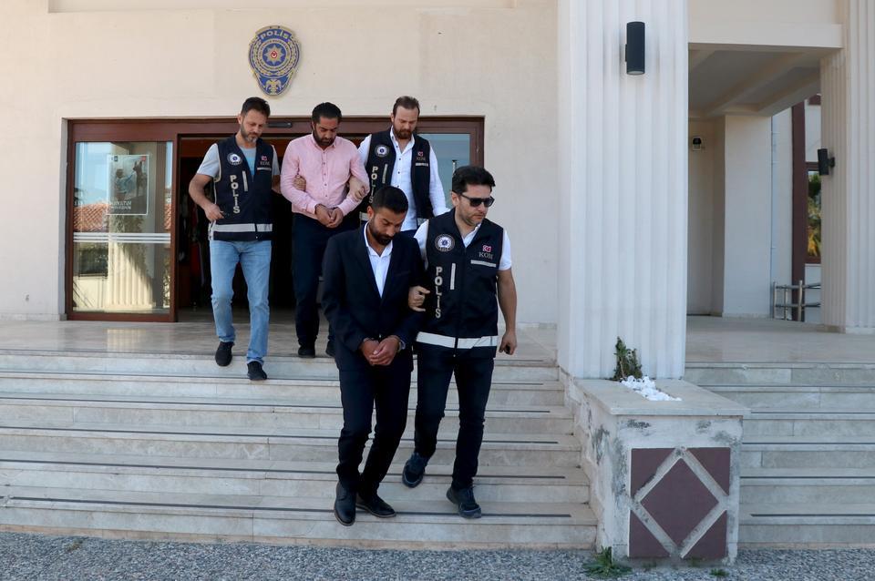 Muğla'da esnaftan silah zoruyla para almaya çalıştıkları iddiasıyla 3 zanlı tutuklandı