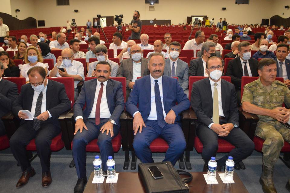 Afyonkarahisar'da "Tarih ve Hukuk Perspektifinde 15 Temmuz Paneli" yapıldı