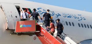 İzmir'de Afganistan uyruklu 226 düzensiz göçmen sınır dışı edildi