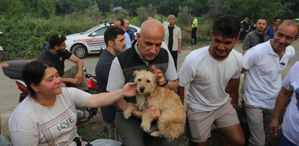 Bakan Kirişci, Marmaris'te yangından etkilenen ailelerle görüştü