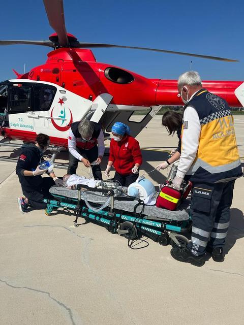 Balıkesir'de ambulans helikopter 11 aylık bebek için havalandı