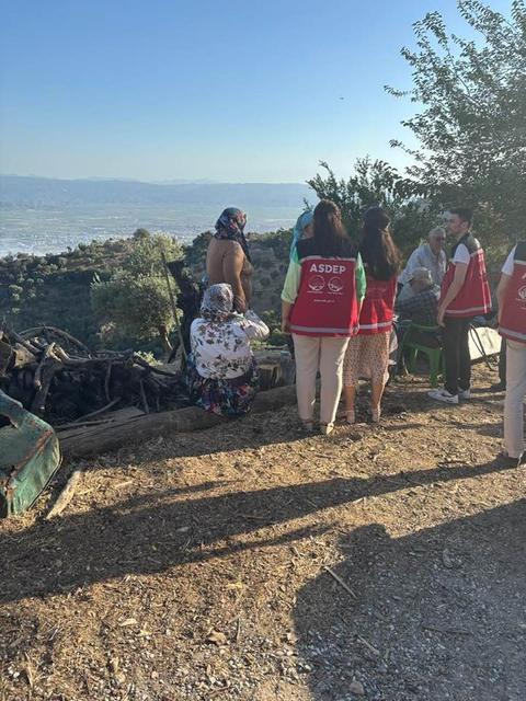 AYDIN'DA YANGINDAN ETKİLENEN VATANDAŞLARA DESTEK